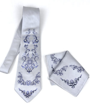 Hodvábna kravata + vreckovka vyrobená na Slovensku - Dark Ornament Silver